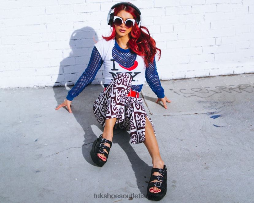 T.U.K. Footwear הַנעָלָה נשים סנדל מונדו בעל 3 אבזמים JBPR304 שָׁחוֹר