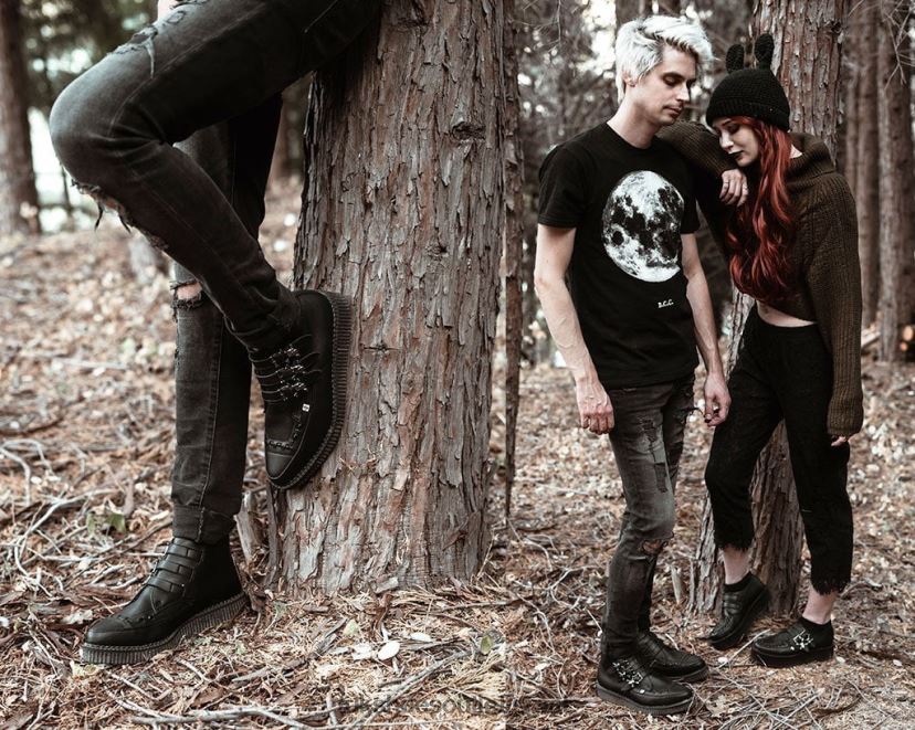 T.U.K. Footwear הַנעָלָה נשים מגף גולגולת עם 3 אבזמים JBPR58 שָׁחוֹר