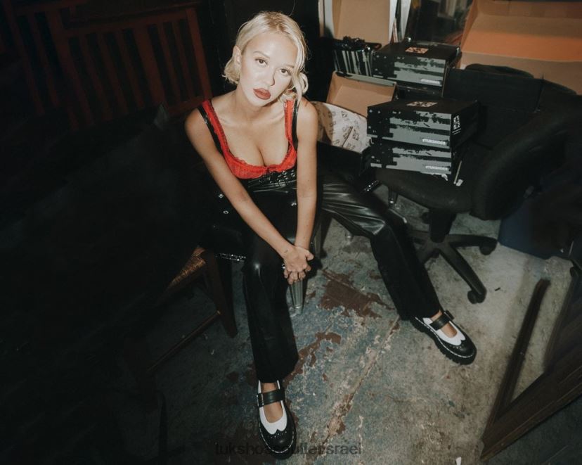 T.U.K. Footwear הַנעָלָה נשים מרי ג'יין קומותיים JBPR150 לבן שחור