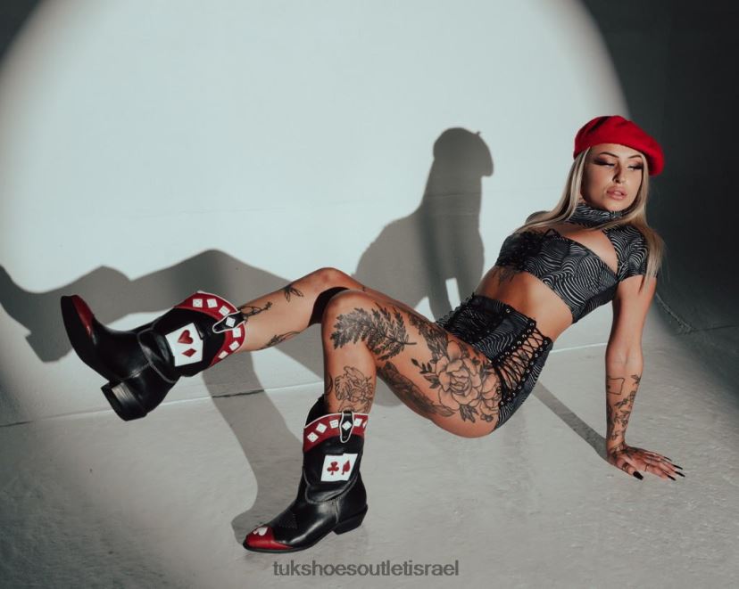 T.U.K. Footwear הַנעָלָה נשים מגף מערבי לקוביות מזל JBPR195 שחור/אדום