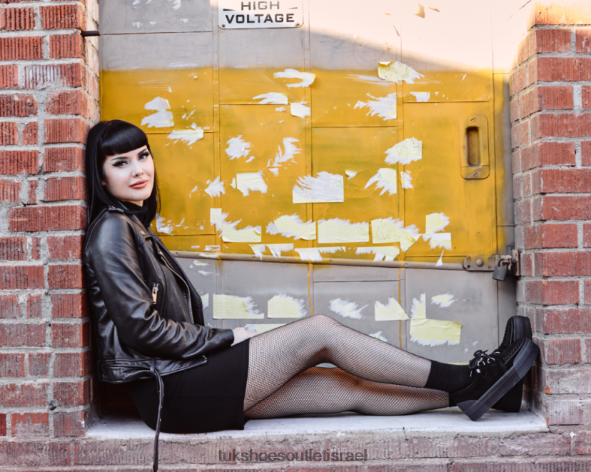 T.U.K. Footwear הַנעָלָה נשים נעלי סניקרס פלטפורמת זמש JBPR235 שָׁחוֹר