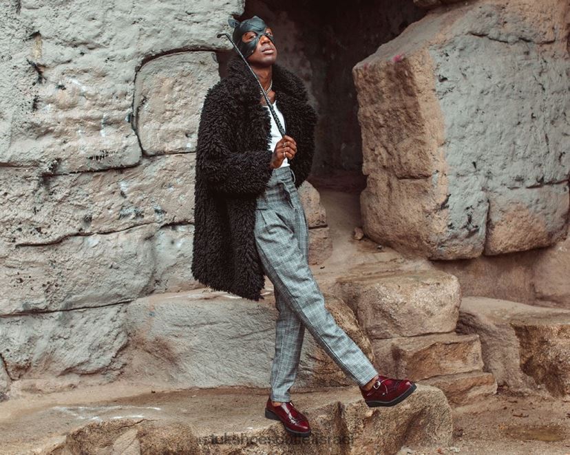 T.U.K. Footwear הַנעָלָה נשים לשפשף את זחל אבזם הנזיר JBPR69 בורדו