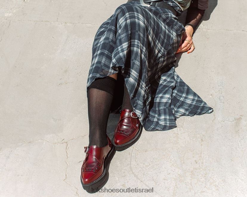 T.U.K. Footwear הַנעָלָה נשים לשפשף את זחל אבזם הנזיר JBPR69 בורדו